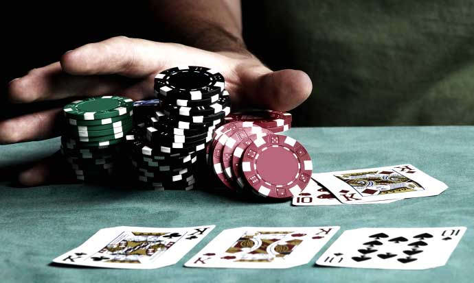 Παράνομα καζίνο – Νέες συλλήψεις σε Ρόδο και Γιαννιτσά